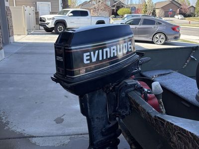 25hp 2-stroke Evinrude, New Cond. Low Hours