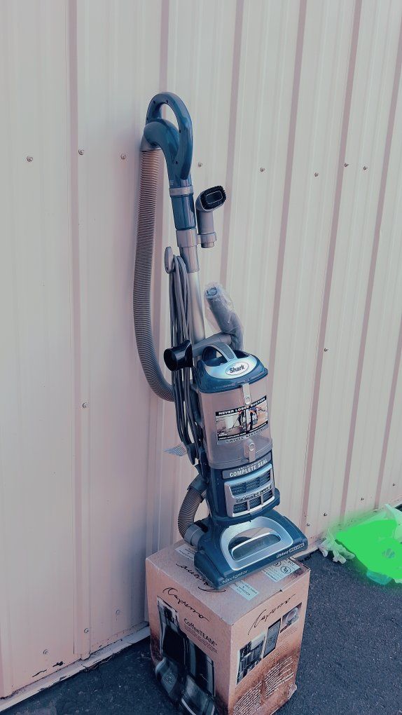 Shark Swivel Steering Vacuum Cleaner