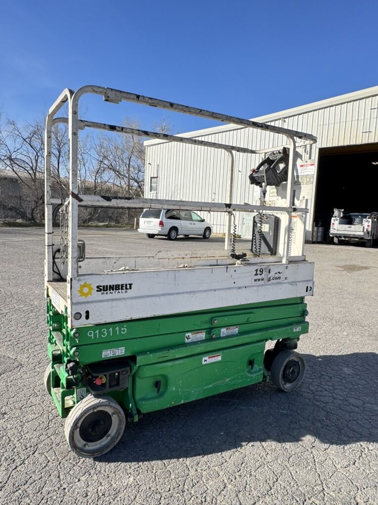 JLG 1930 Narrow Scissor Lift