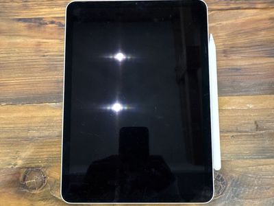 Apple iPad Air 4th Gen 64GB Silver Wi-Fi w/ Apple Pencil 2nd Gen - Great Condition