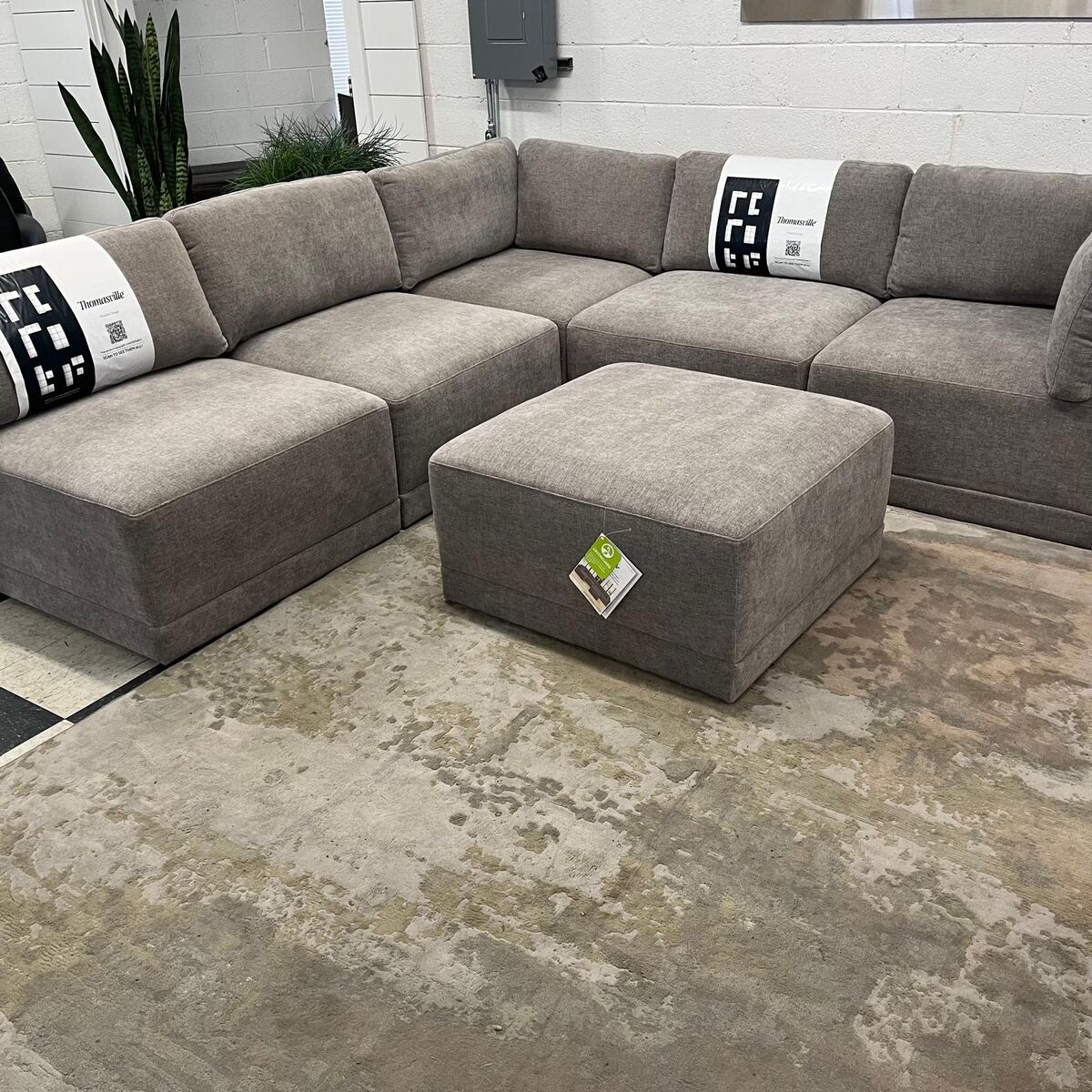 *BRAND NEW W/ TAGS* COSTCO THOMASVILLE FALLON MODULAR SECTIONAL 6-PIECE W/OTTOMAN!!