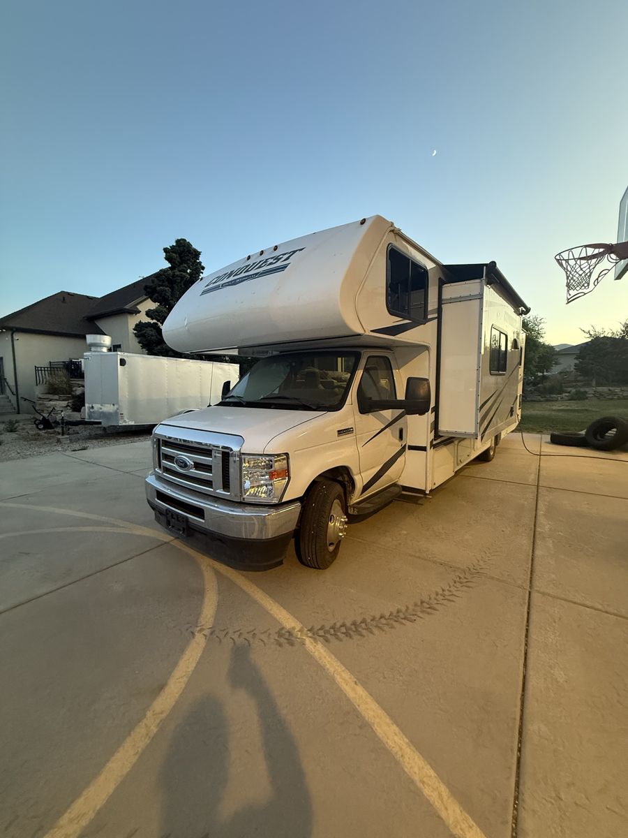 2022 Conquest Class C 4,950 miles