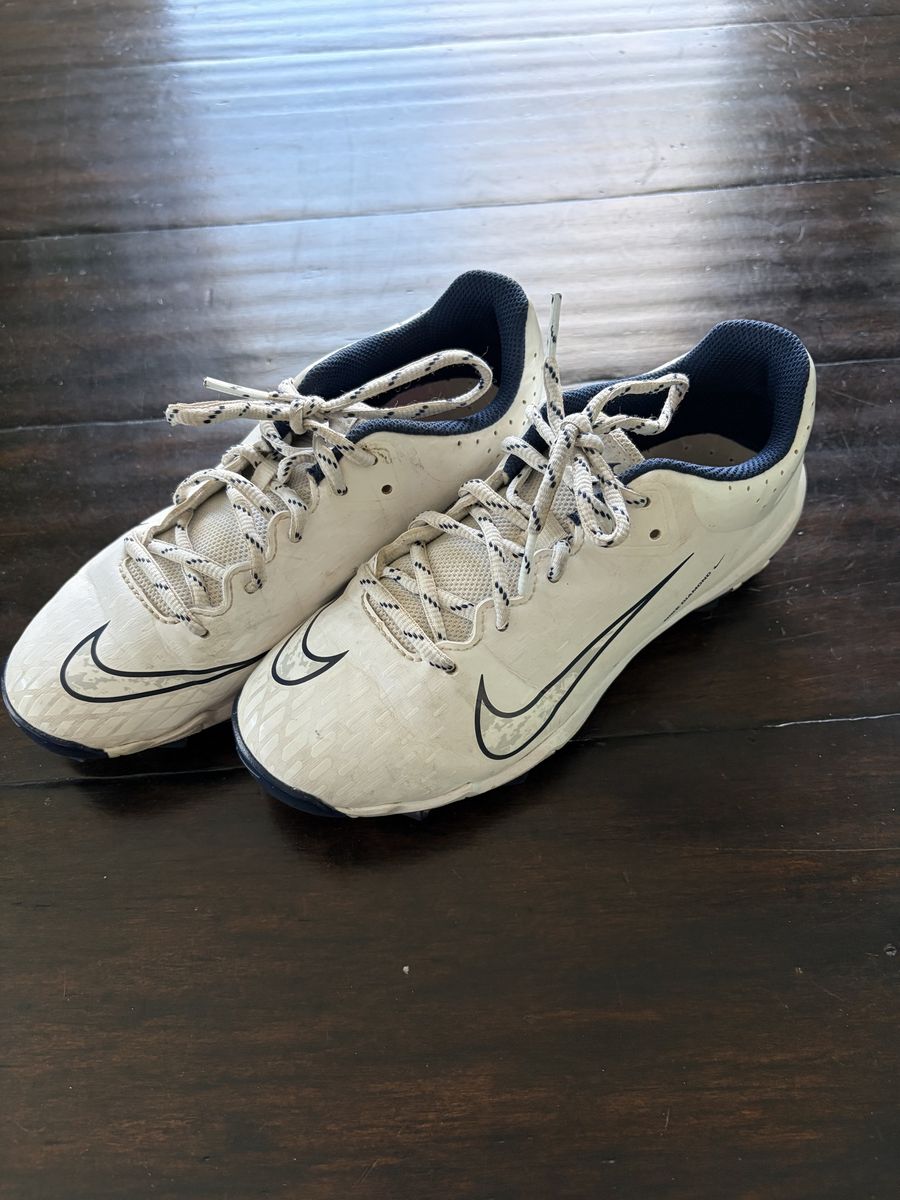 Youth Cleats Size 4Y Nike Hyperdiamond 4