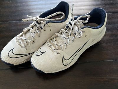 Youth Cleats Size 4Y Nike Hyperdiamond 4