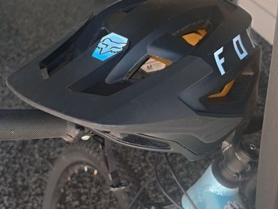 Specialized Rockhopper Mountain Bike + Fox helmet