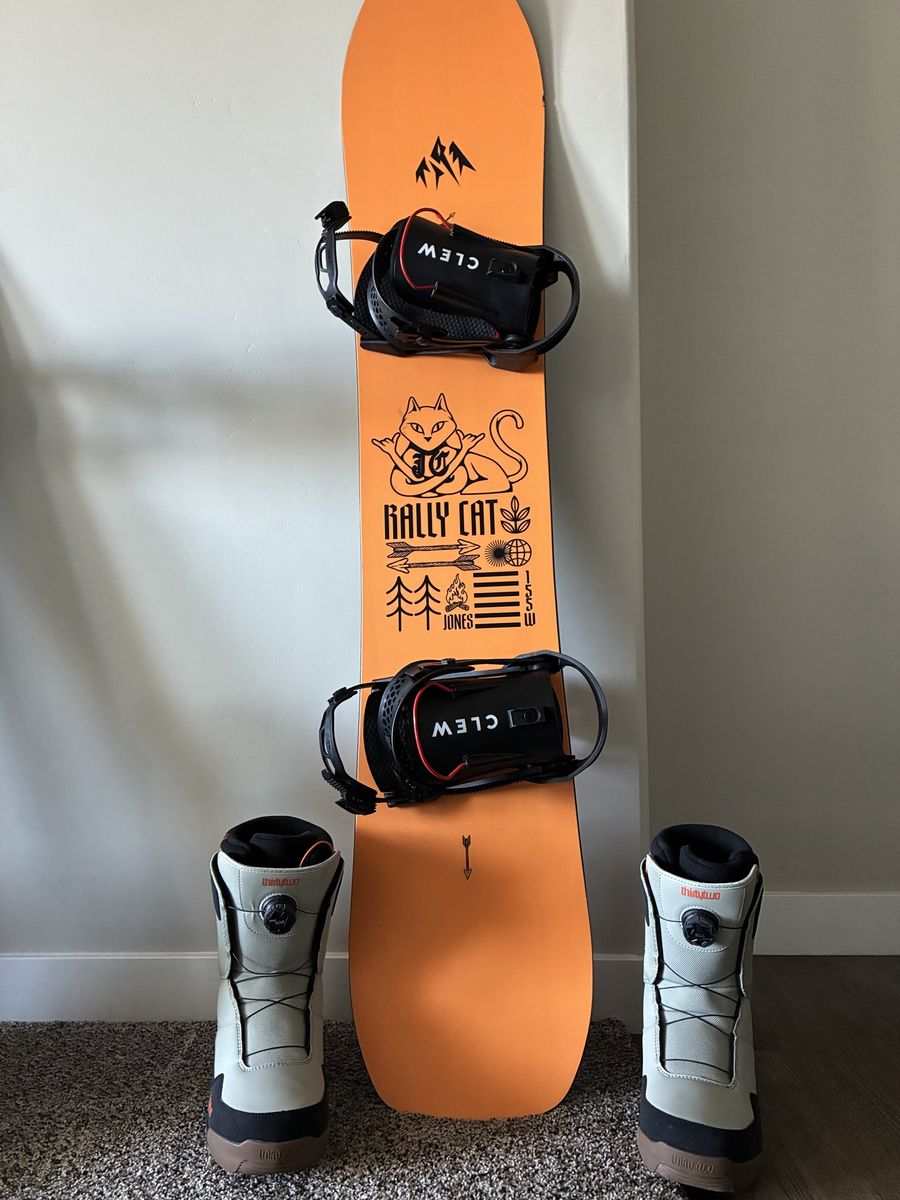2025 mens jones rally cat snowboard setup.