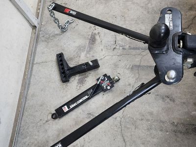 Camco Eaz-Lift Elite 1,000lb Weight Distribution Hitch Kit with Manually Adjusted Sway Control