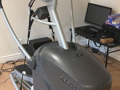 Octane Fitness Q37xi Elliptical Machine - Used Great Condition