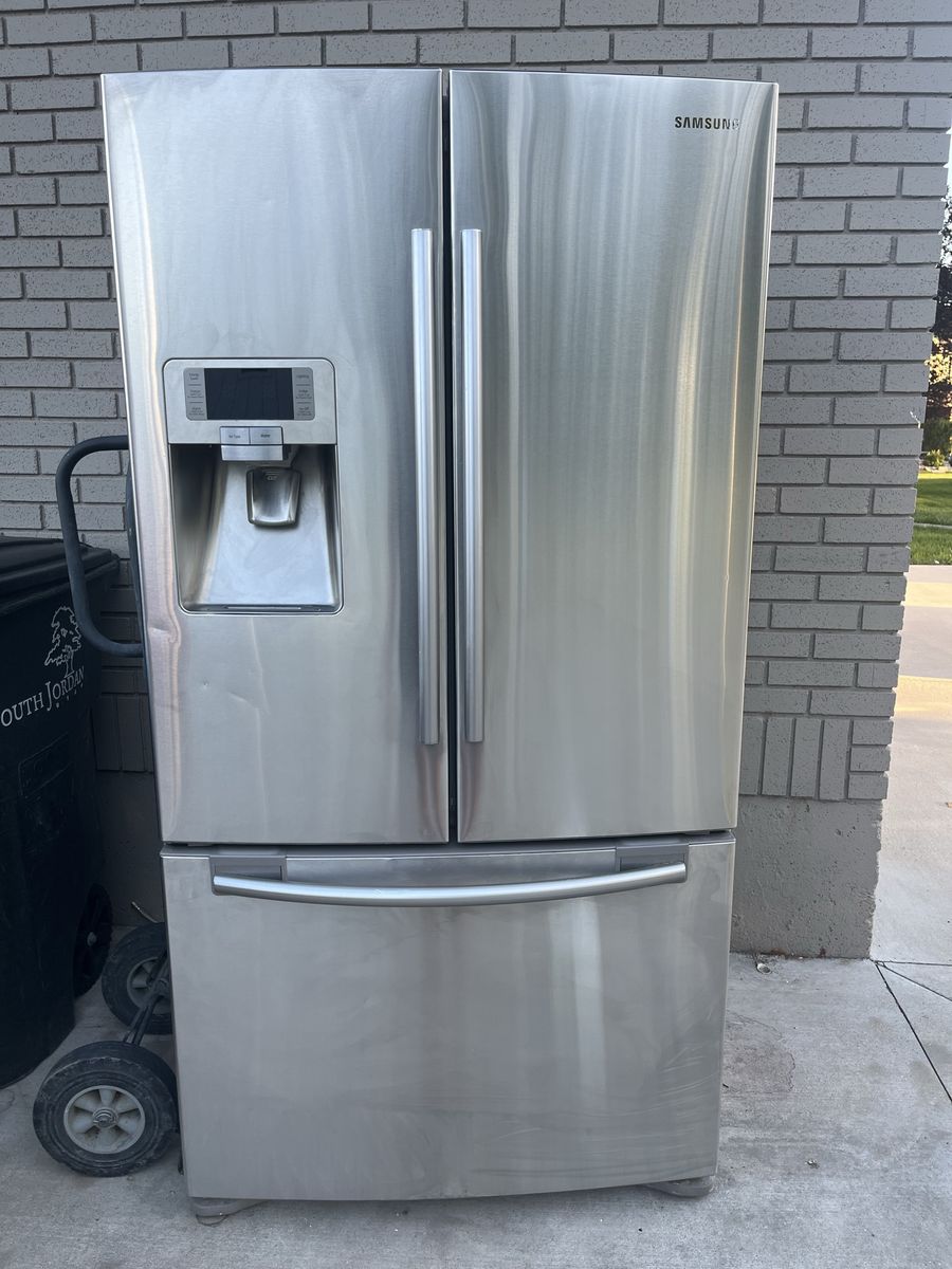 Samsung French Door Refrigerator - Stainless Steel - Water & Ice Dispenser -