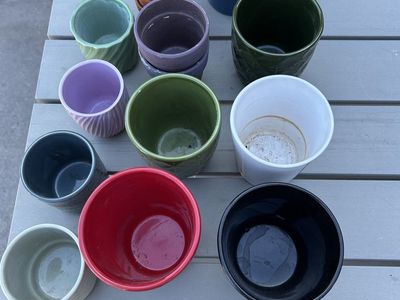 Small Planter Pots Pics & Sizes Shown