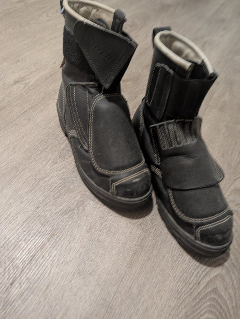 Unisex HOYER Black Mid-Top Boots - Hook & Loop Closure