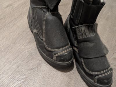 Unisex HOYER Black Mid-Top Boots - Hook & Loop Closure