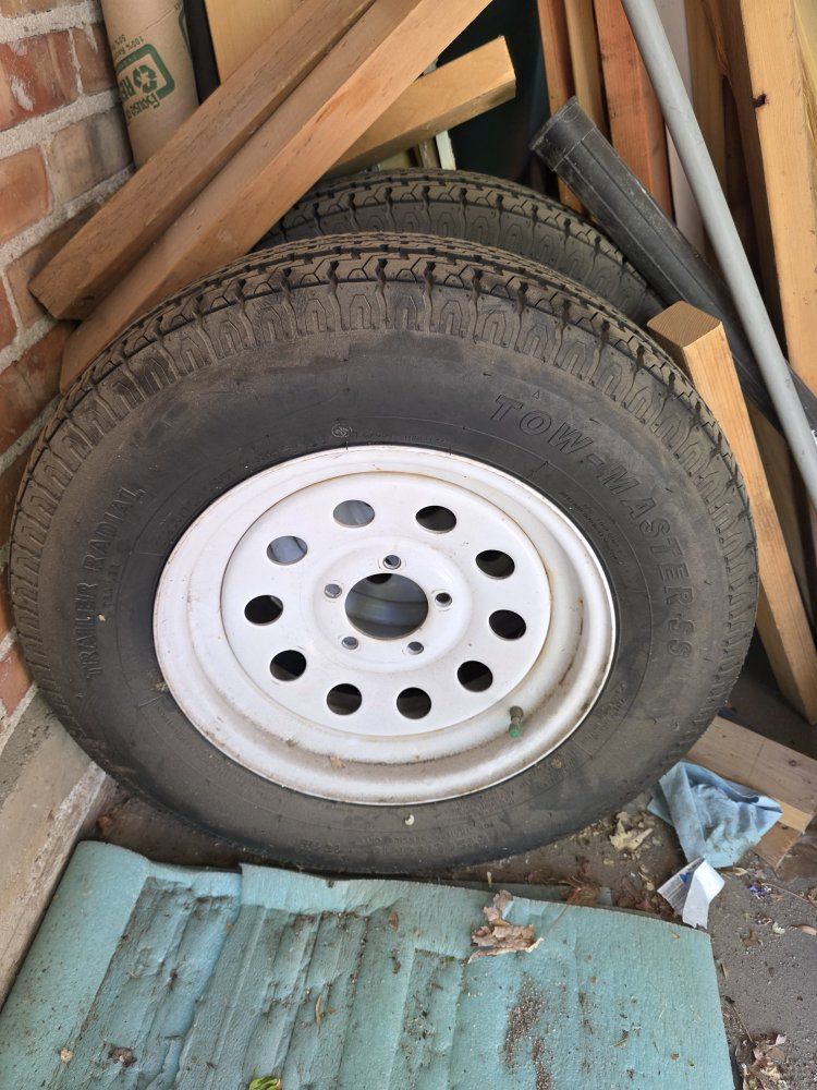 Tow-Master ST205/75R15 Radial Trailer Tires w/ White Wheel - Like Nee