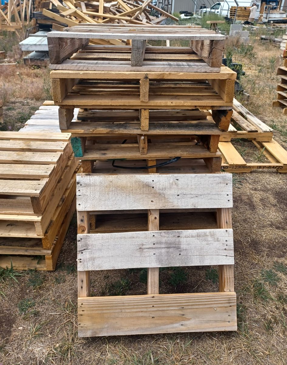 Small Square Wood Pallets – Lumber