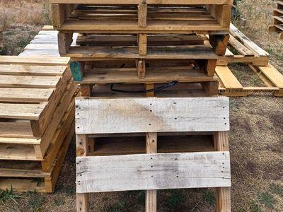 Small Square Wood Pallets – Lumber