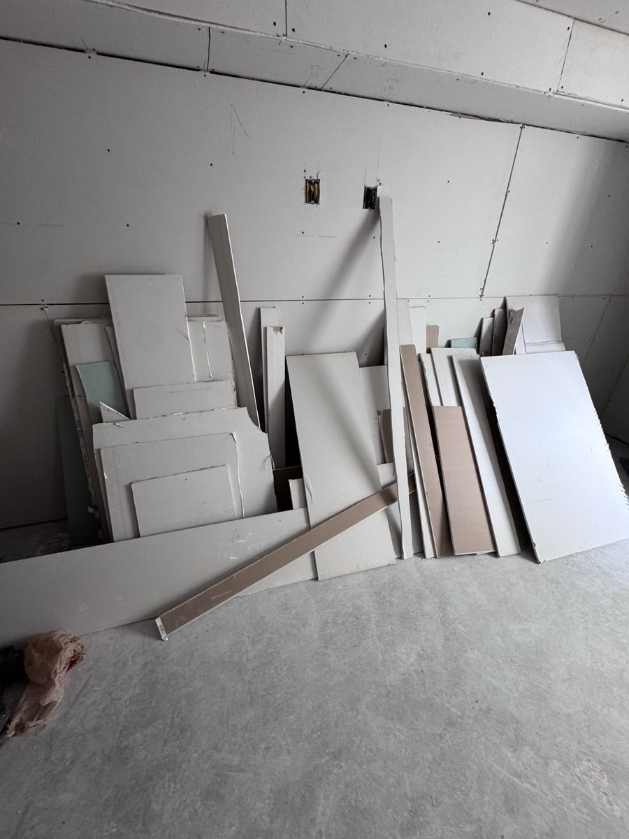 Main image 7