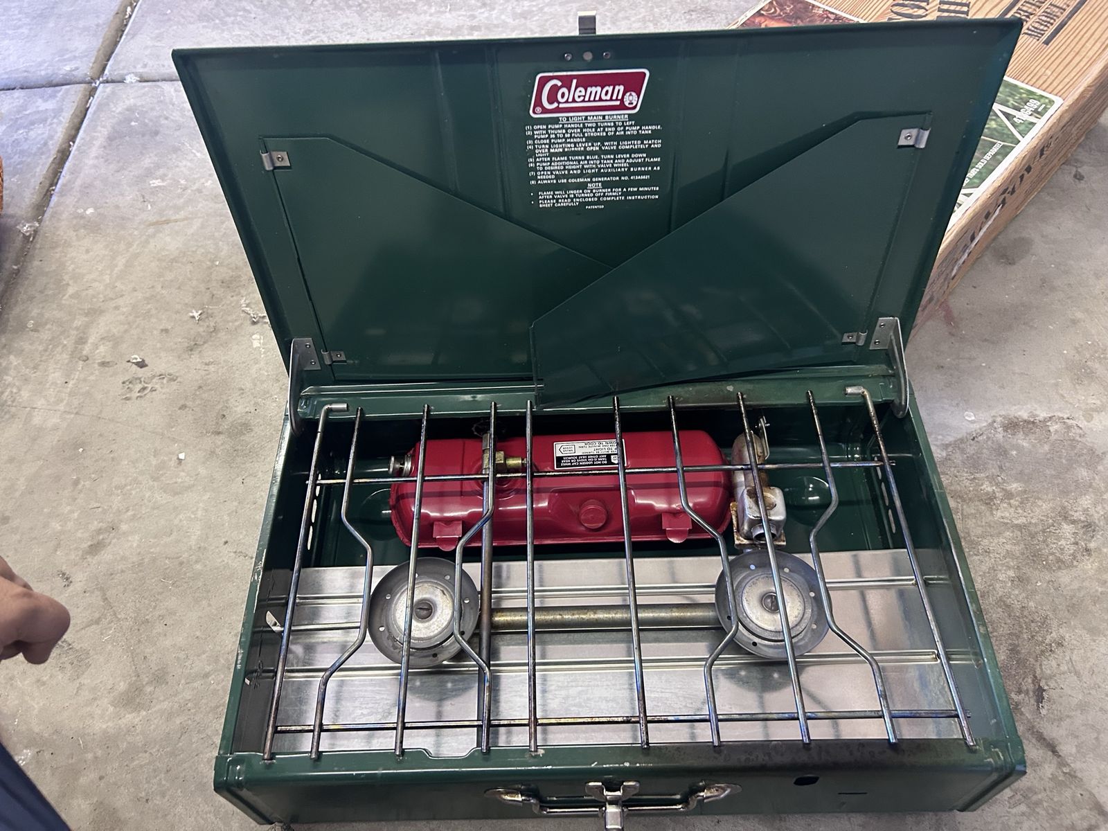 Vintage Coleman Model 413 2-Burner Liquid Fuel Camp Stove with Original Box