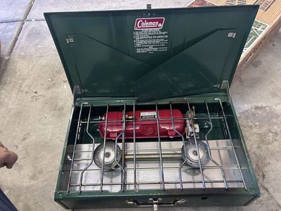Vintage Coleman Model 413 2-Burner Liquid Fuel Camp Stove with Original Box