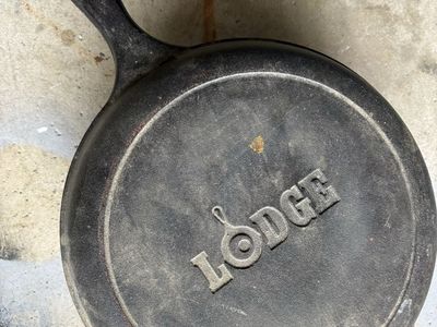 Lodge cast iron camping pan