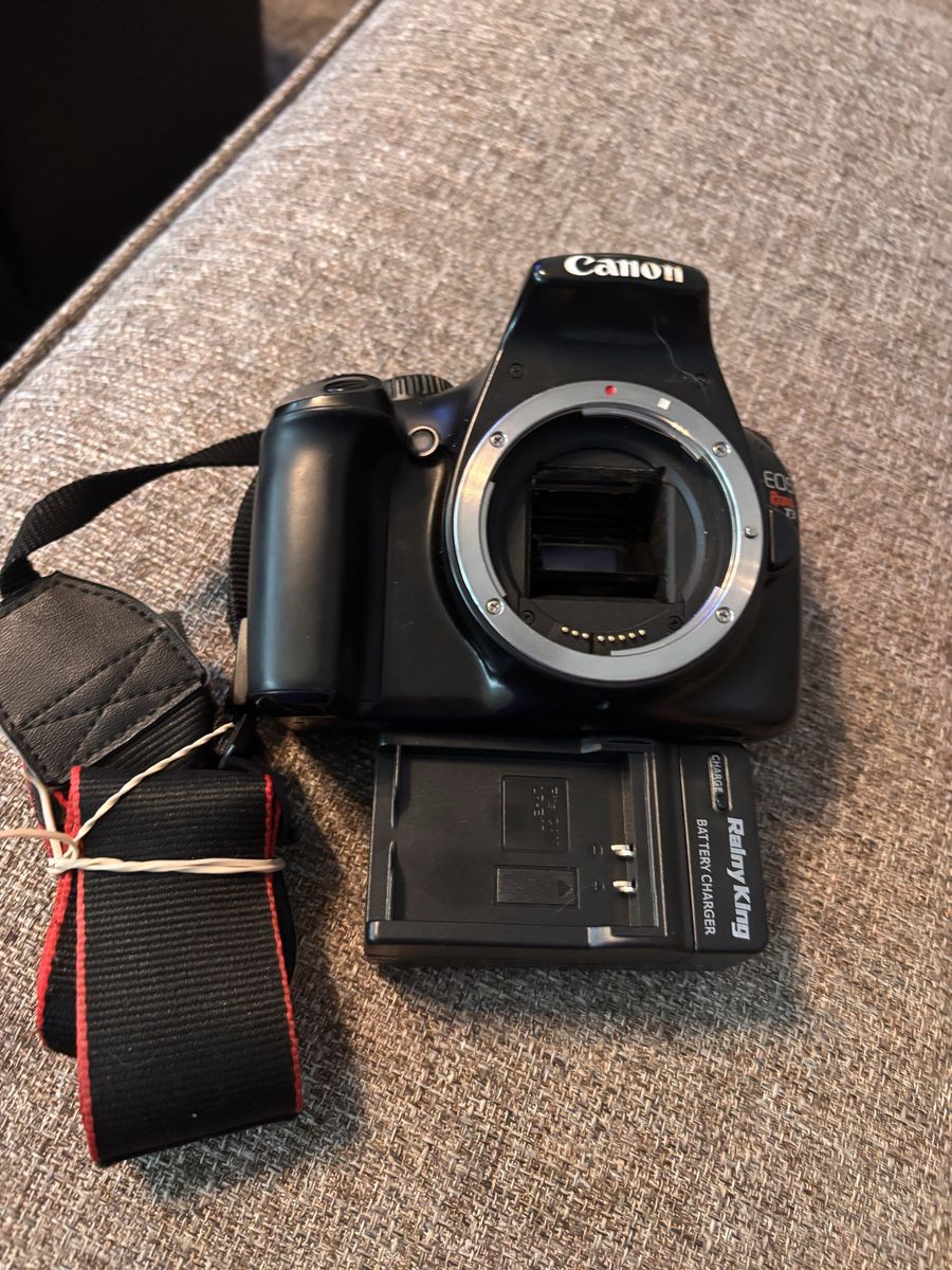Nice canon t3 body w/accessories