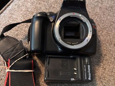 Nice canon t3 body w/accessories