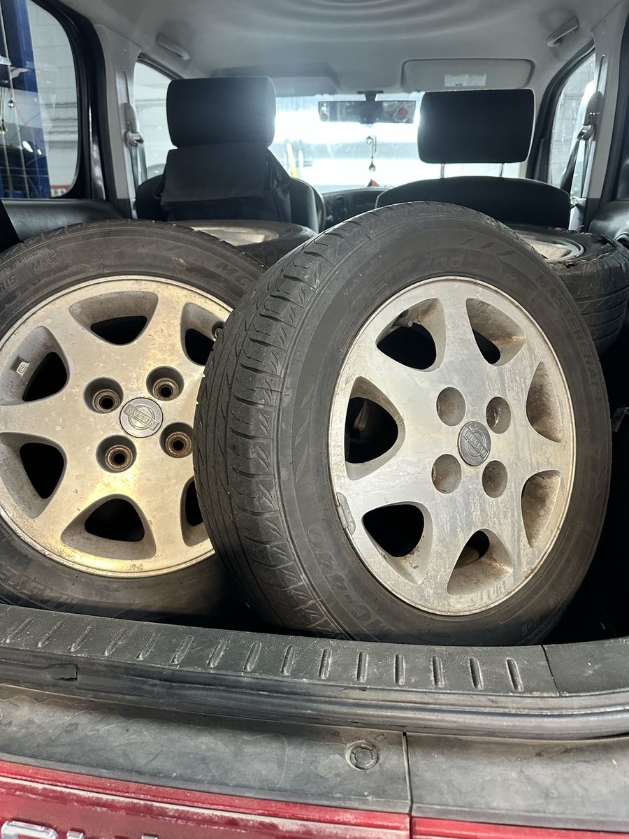 Nissan wheels 4x114.5 15” (Bad Tires)