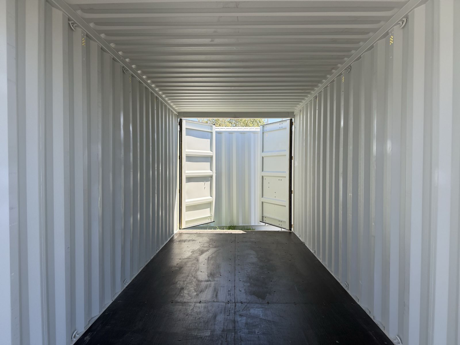 Main image 6