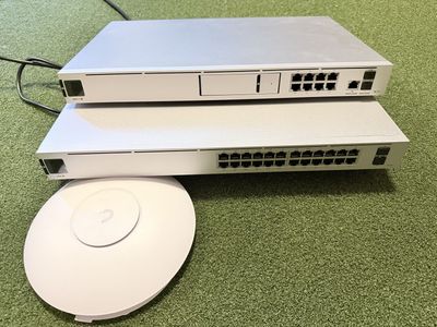 Unifi Ubiquiti UDM-SE Router, USW-24-POE, and U6-Pro Wifi
