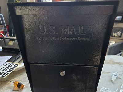 XL Mail Boss Locking Security Mailbox