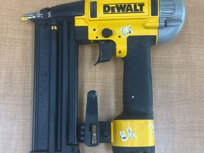 DEWALT 18-Gauge Pneumatic Brad Nailer