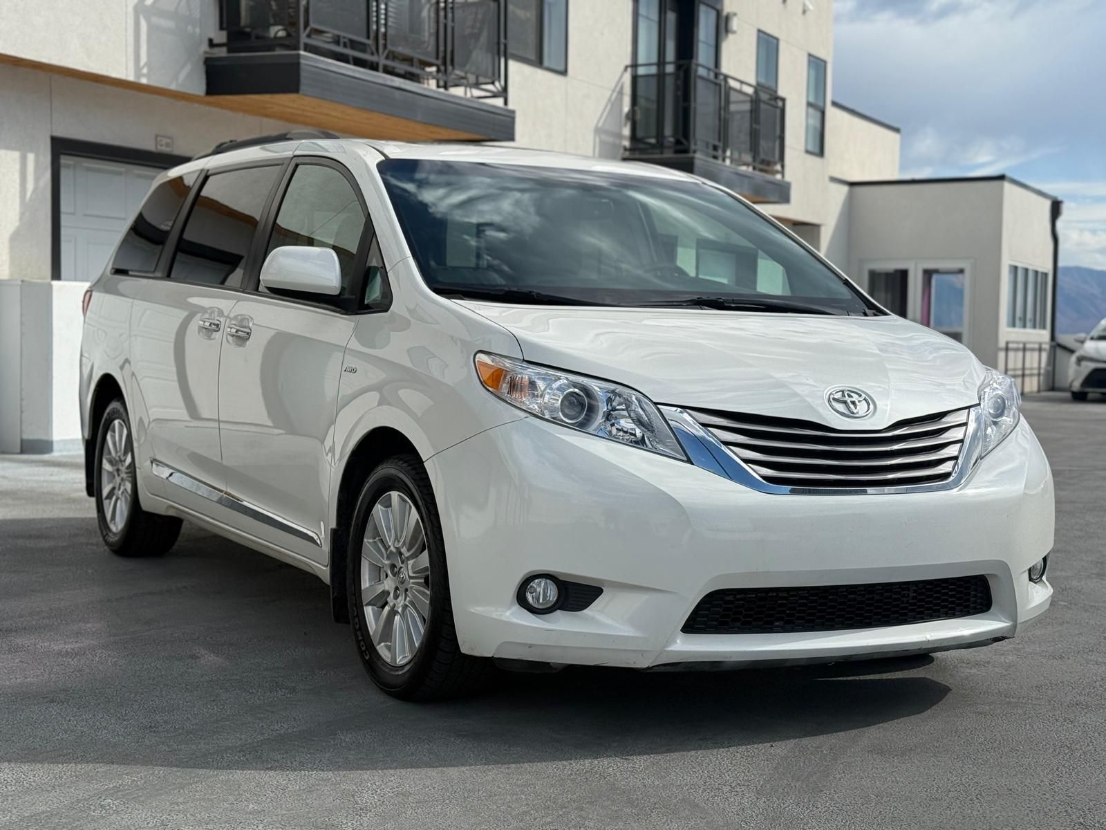 2017 Toyota Sienna XLE 7-Passenger