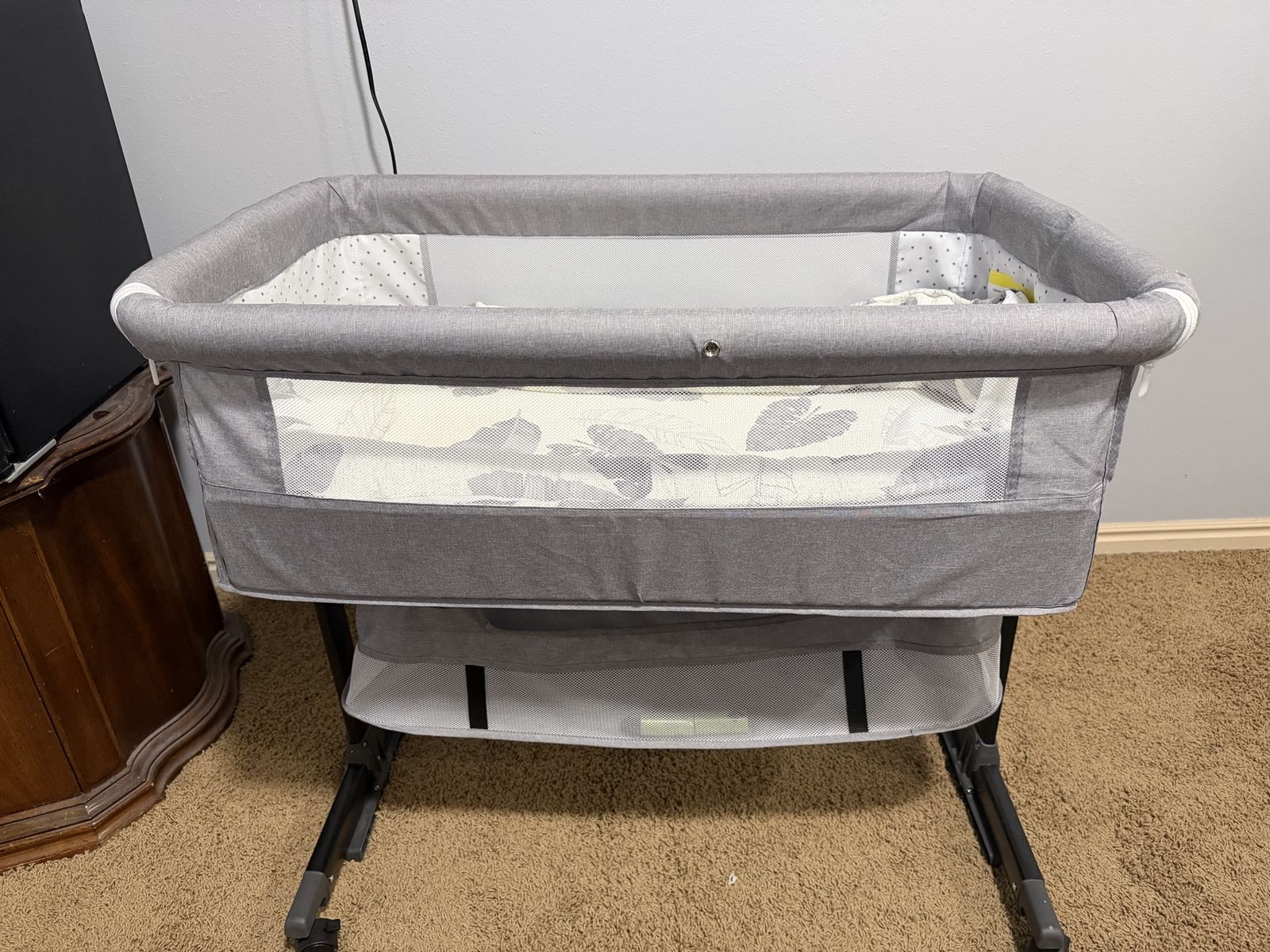 Baby Bassinet Bedside Sleeper with Adjustable Height & Storage, Gray Leaf Pattern