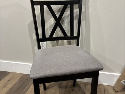 Table & Chairs
