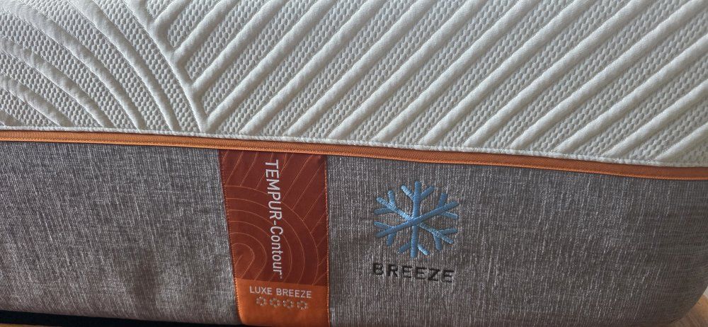 Tempur-Pedic Breeze - King Size + Tempur Pedic flat foundations