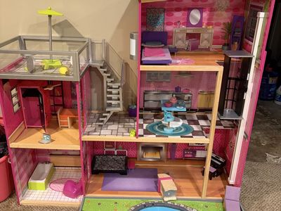 Barbie Dream House *Free*