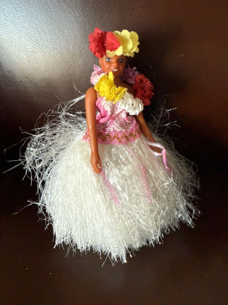 Hawaiian Dancer Doll 8
