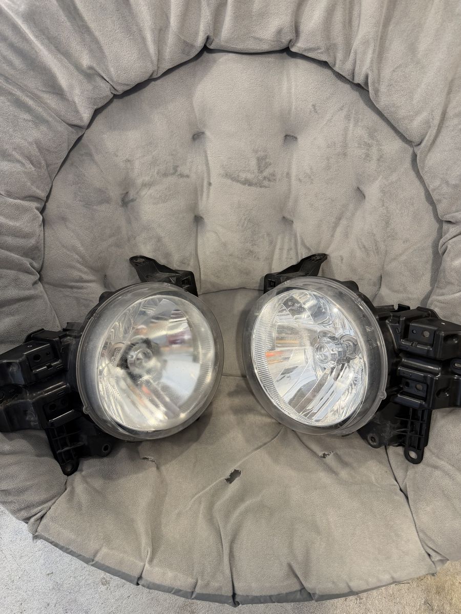 TOYOTA FJ CRUISER HEADLIGHTS WITH BULBS