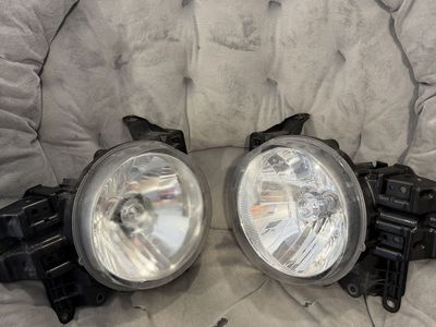 TOYOTA FJ CRUISER HEADLIGHTS WITH BULBS