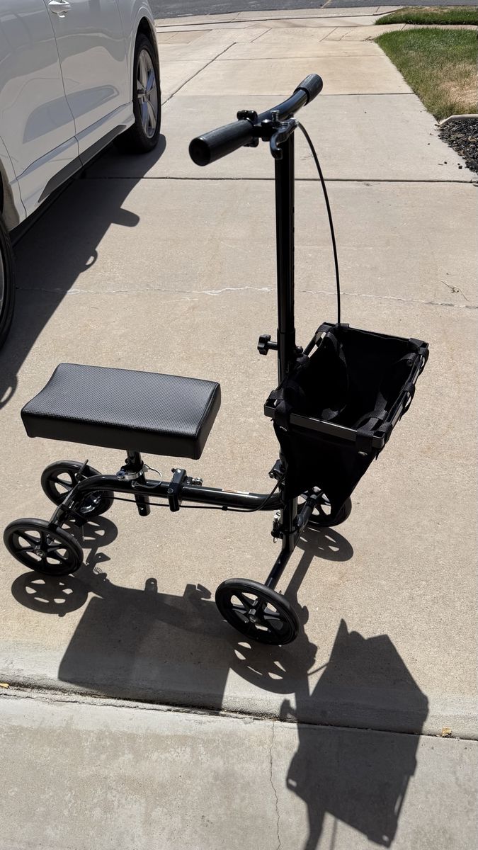 Knee scooter