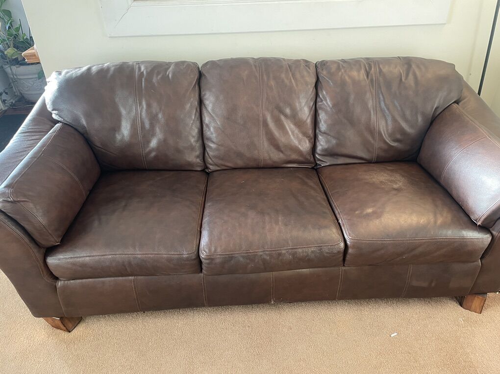 Leather counch 3 Cushions