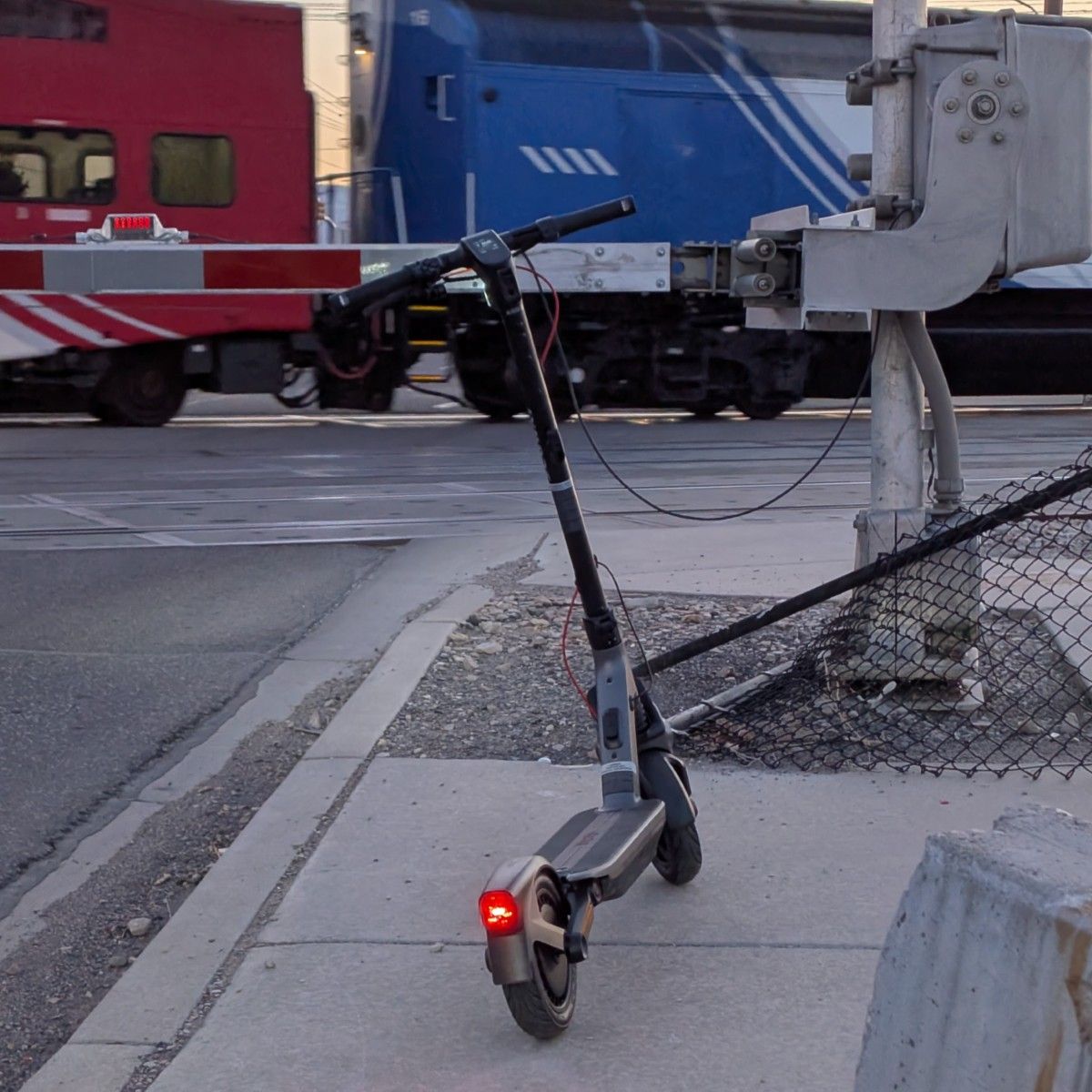 Segway F3 Electric Scooter 20 mph / 44 miles range super smooth