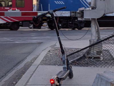 Segway F3 Electric Scooter 20 mph / 44 miles range super smooth