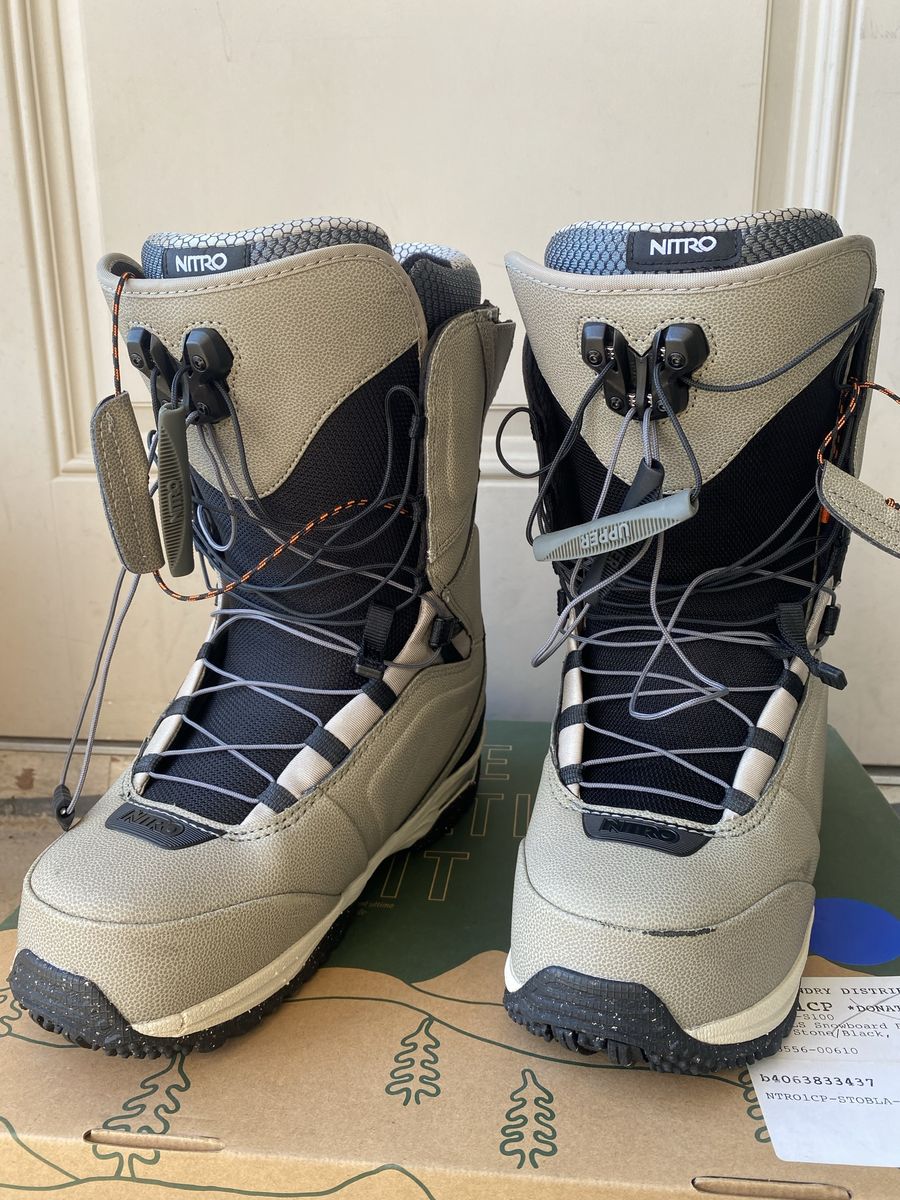 Snowboarding boots