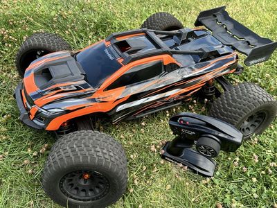 Traxxas XRT 1/5 Scale 4X4 Monster Truggy