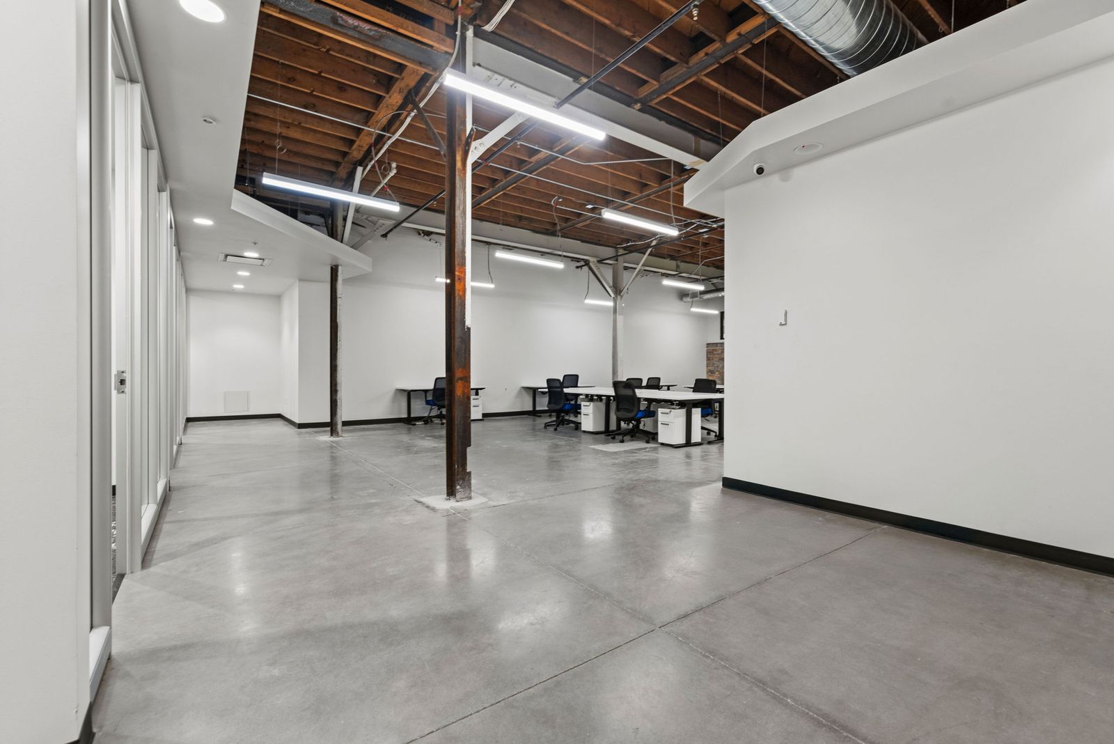 Main image 6