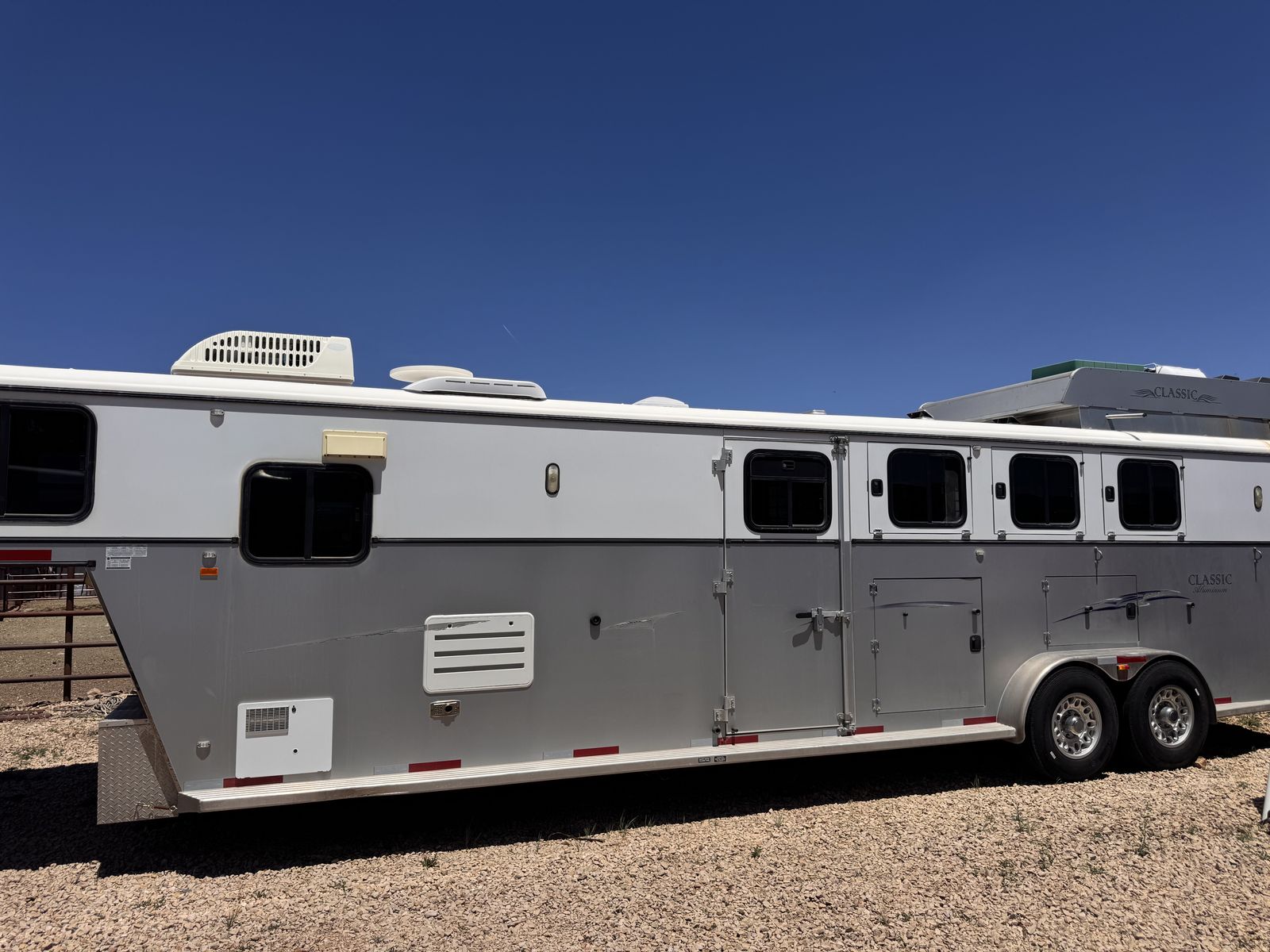 2007 Classic 4-horse living quarters (LQ) trailer for sale