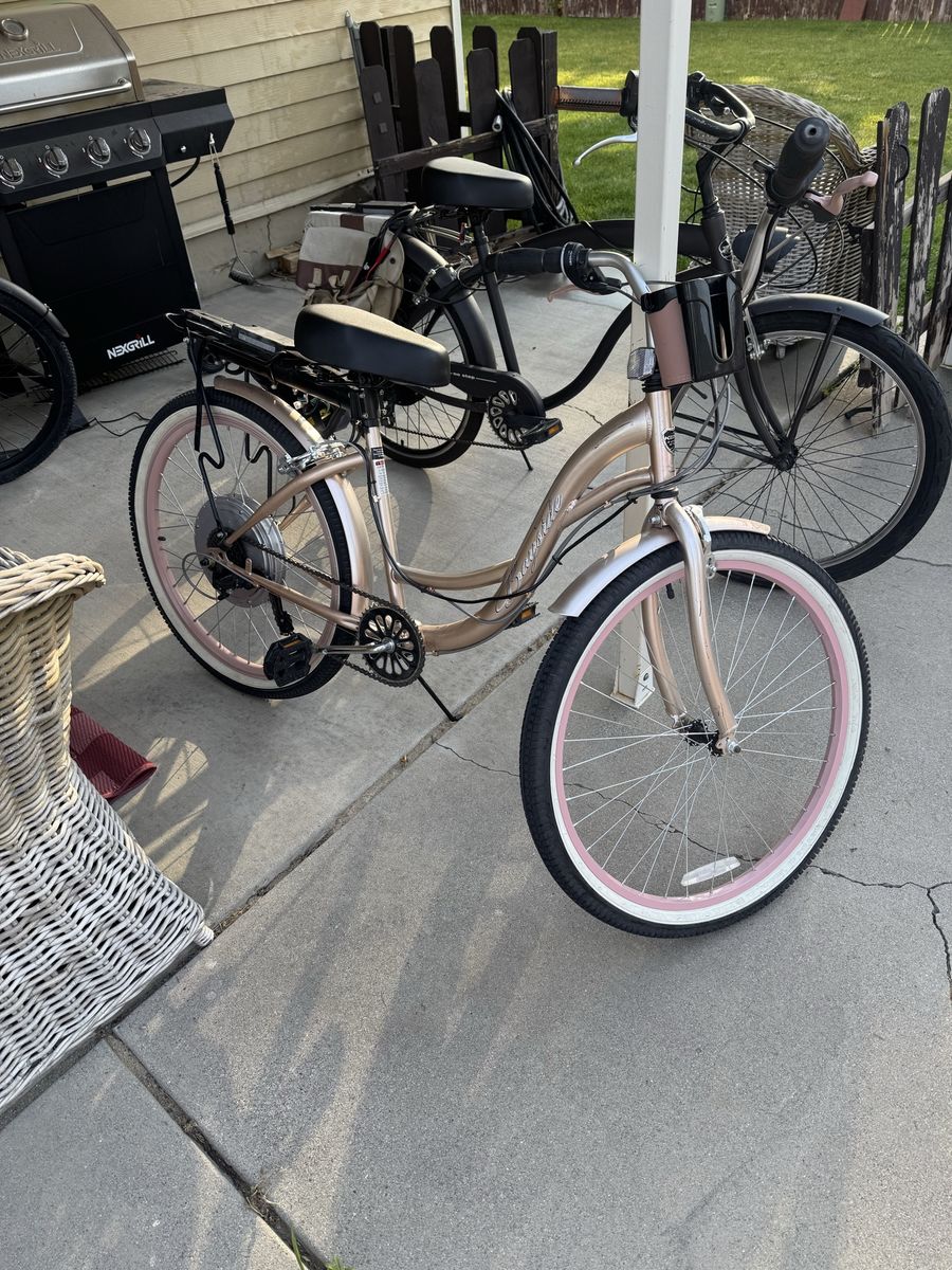 2 Beach cruiser E-bikes