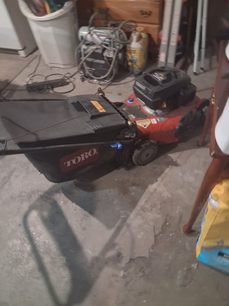 Toro self propelled lawnmower