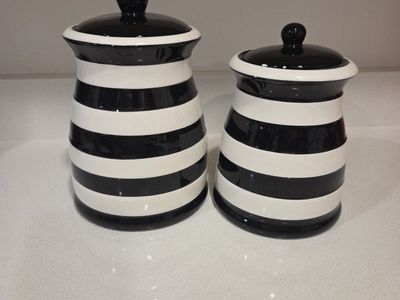 Black and white jars