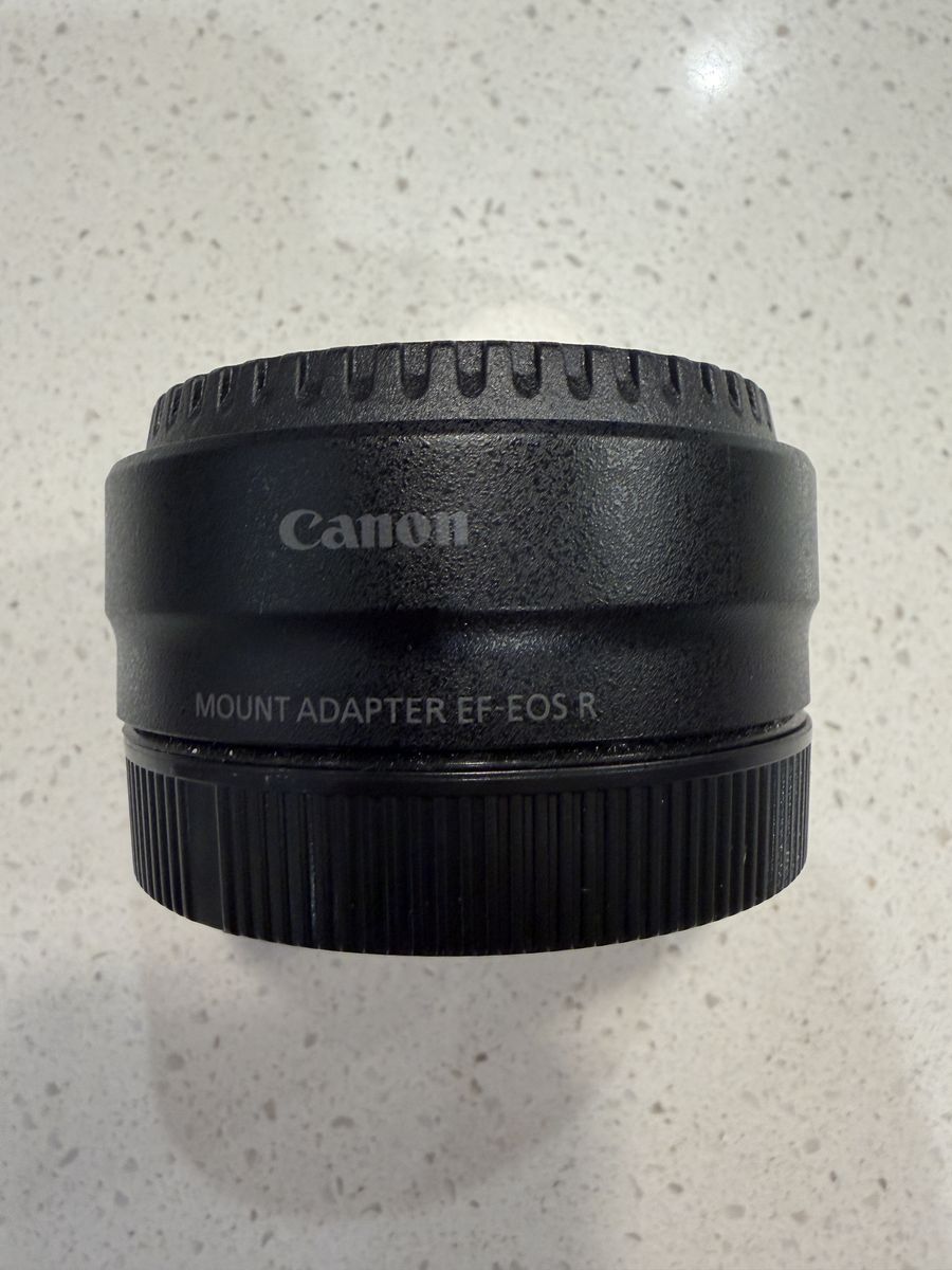 Canon Mount Adapter EF-EOS R with Case and Box NEW
